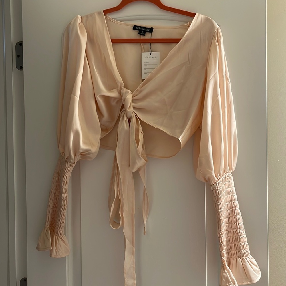 Beautiful tie front blouse size medium